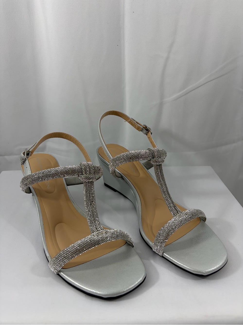NWT Adrienne Vittadini Women's Size 7.5 Silver T-Strap Beaded Wedge Sandals
